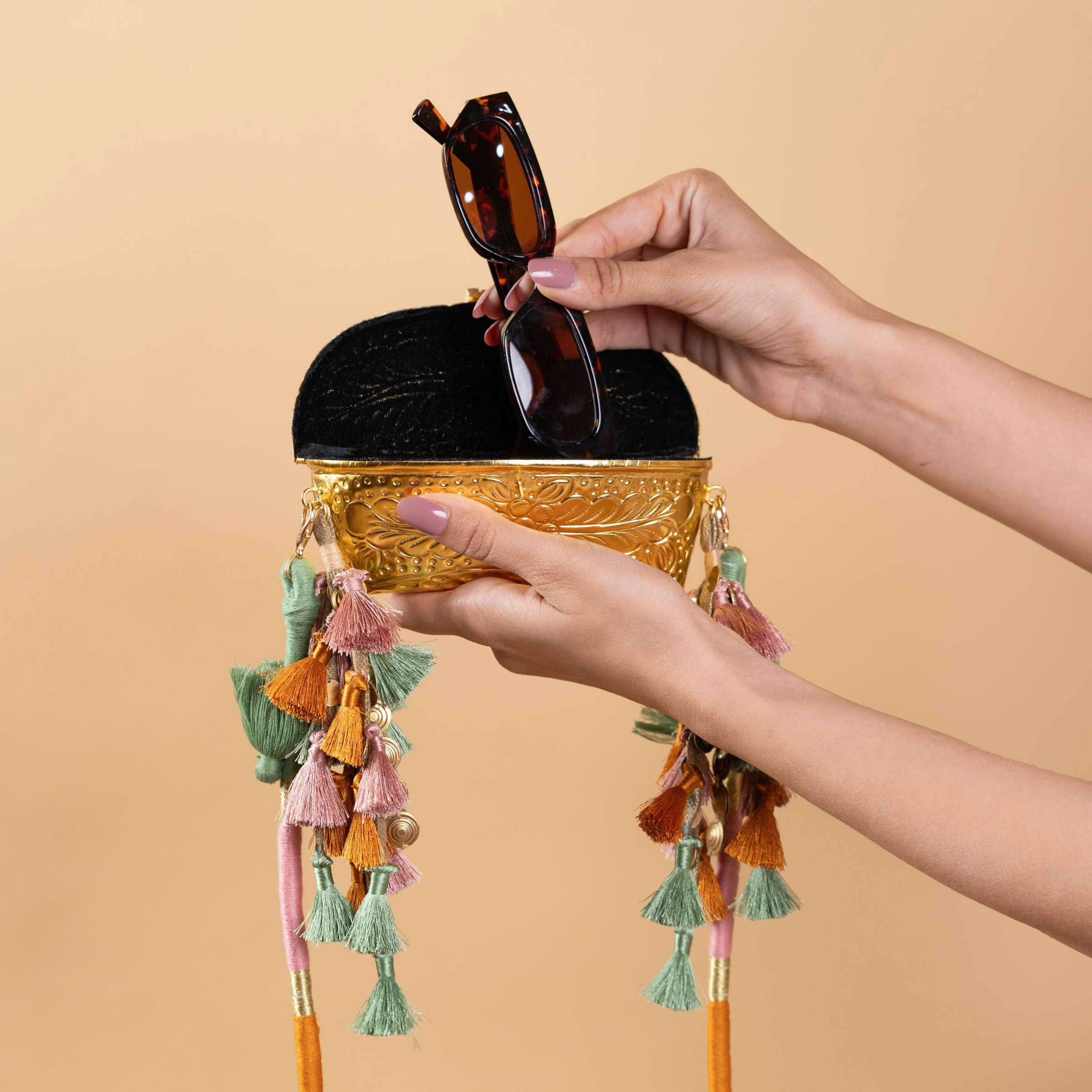 CHASHMA SANDOOK PASTEL