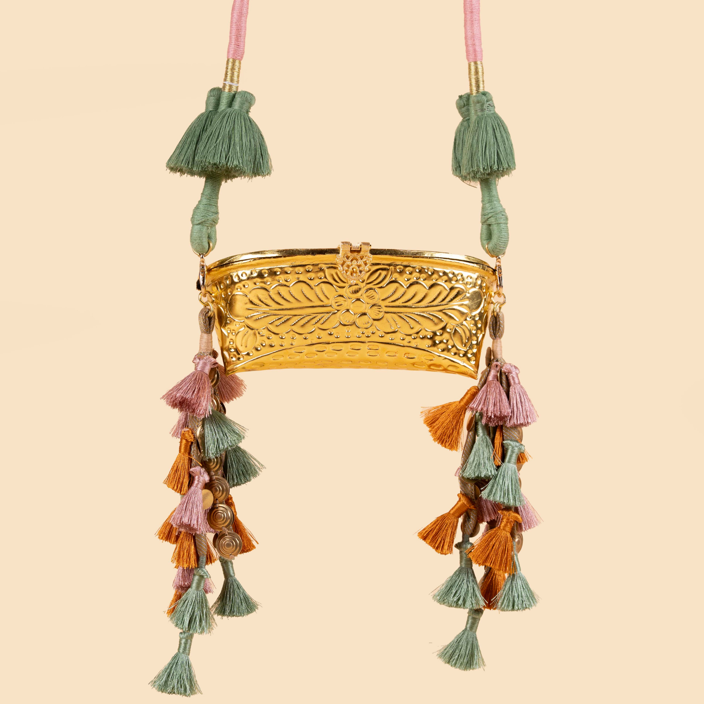 CHASHMA SANDOOK PASTEL