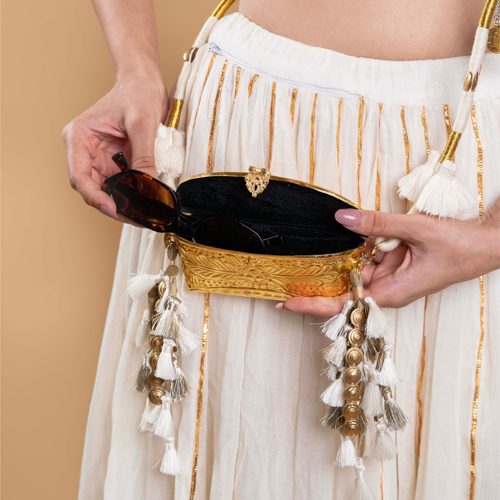 CHASHMA SANDOOK WHITE