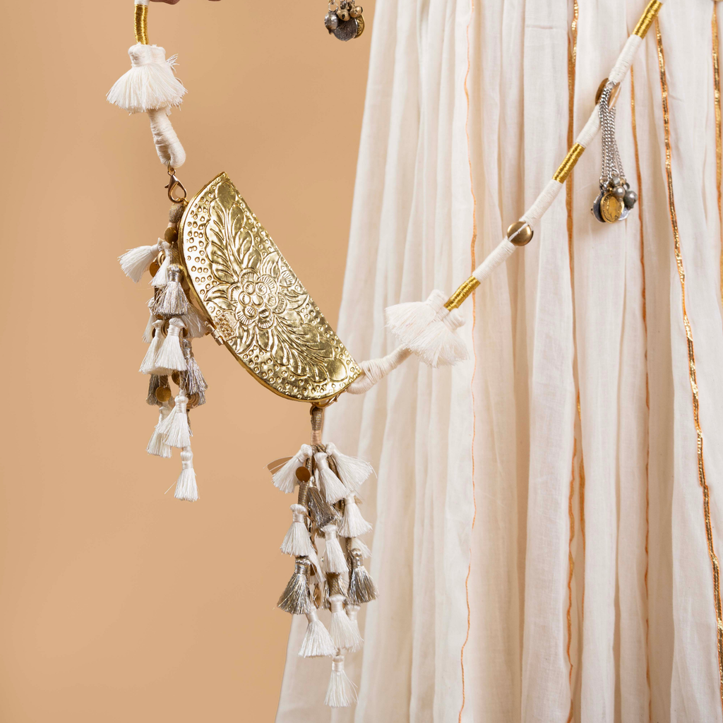 CHASHMA SANDOOK WHITE