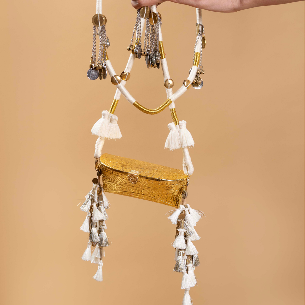 CHASHMA SANDOOK WHITE