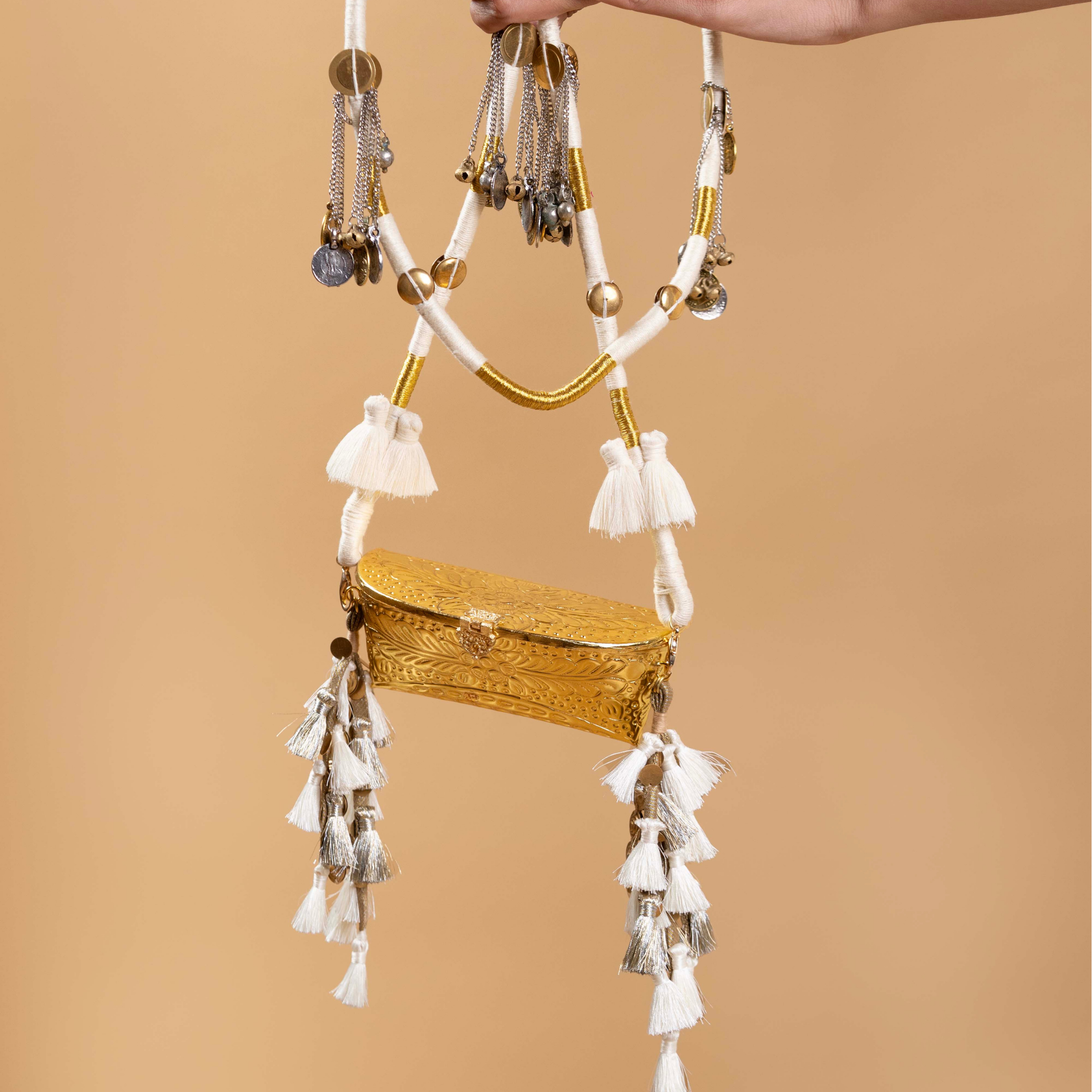 CHASHMA SANDOOK WHITE