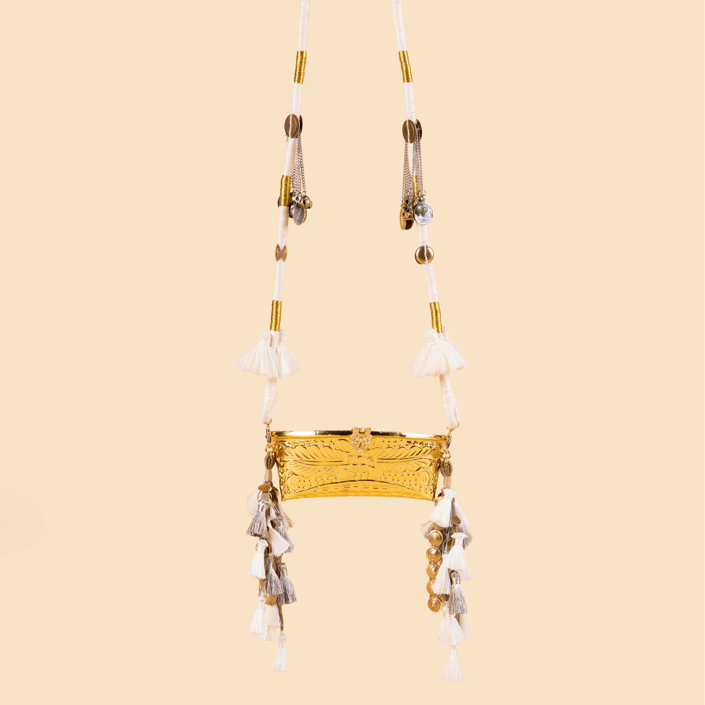 CHASHMA SANDOOK WHITE