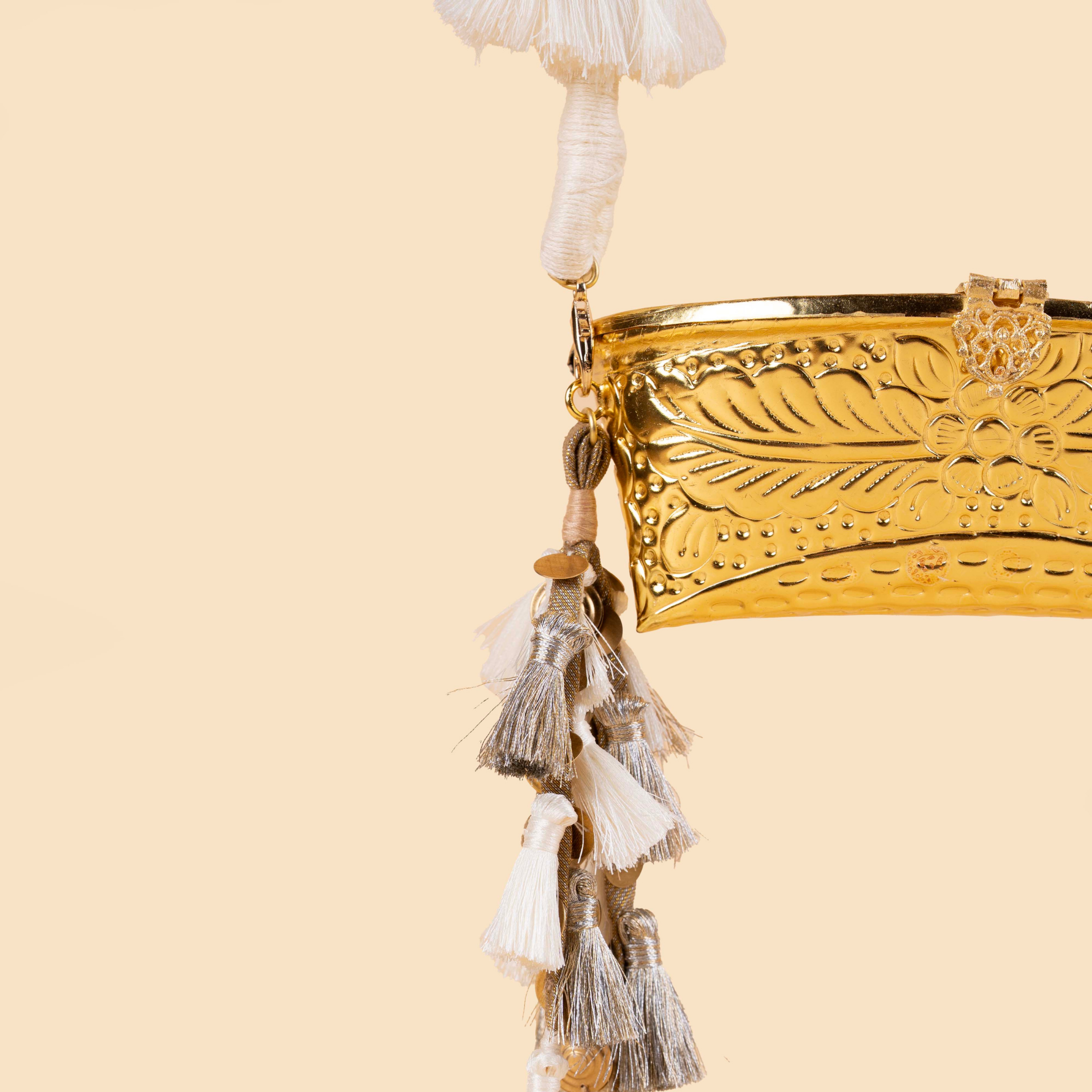 CHASHMA SANDOOK WHITE